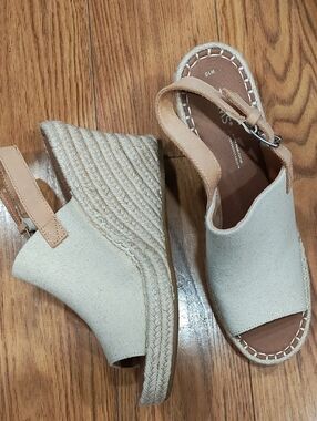 Toms Cream Canvas Espadrille Wedge Sandals with Tan Accents